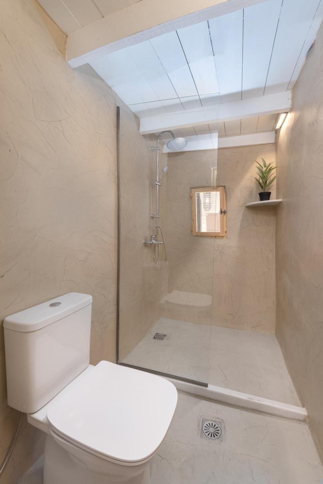 3-4 Bedrooms In Old Town *