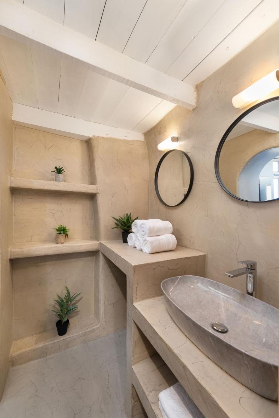 3-4 Bedrooms In Old Town Apartament